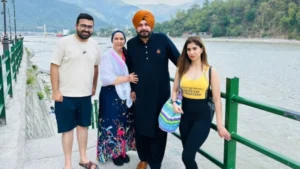 नवजोत सिंह सिद्धू अपनी पत्नी नवजोत कौर ओर अपने बेटे करण ओर बेटी राविया के साथ